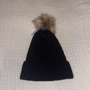 Never worn!!
Rue 21 Black Beanie